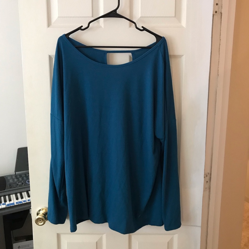 Blue keyhole back old navy active shirt